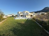 Girne Çatalköy'de Deniz Manzaralı Özel Havuzlu Bahçeli Kiralık 3+1 Villa