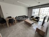 Girne Merkez'de Otoparklı Asansörlü Bina'da Deniz Manzaralı Eşyalı Kiralık 2+1 Daireler