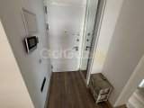 Girne Merkez'de Kapalı Otoparklı Havuzlu Sitede Kiralık Eşyalı 2+1 Penthouse Daire
