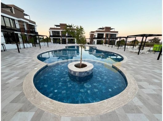 Girne Alsancak'ta Havuzlu Sitede Deniz Manzaralı Kiralık 2+1 Garden&Penthouse Daireler