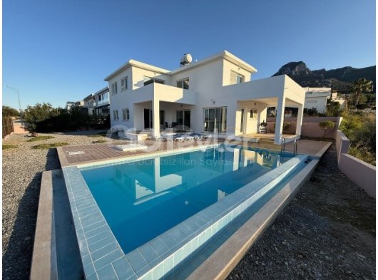 Girne Çatalköy'de Deniz Manzaralı Özel Havuzlu Bahçeli Kiralık 3+1 Villa