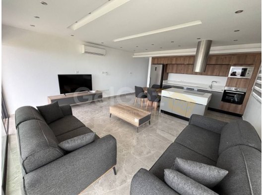 Girne Merkez'de Otoparklı Asansörlü Bina'da Deniz Manzaralı Eşyalı Kiralık 2+1 Daireler