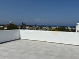 Girne Lapta'da Deniz Manzaralı Sıfır Eşyalı Oteller Bölgesine Yakın Kiralık 2+1 Penthouse