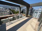 Girne Merkez'de Antik Liman ve Akpınar Çemberine Yakın Kiralık Eşyalı 2+1 Penthouse