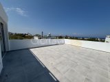 Girne Lapta'da Deniz Manzaralı Sıfır Eşyalı Oteller Bölgesine Yakın Kiralık 2+1 Penthouse