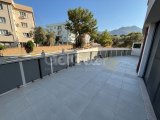Girne Merkez'de 7/24 Güvenlikli ve Ortak Havuzlu Sitede Kiralık Eşyalı 2+1 Teraslı Daire