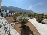Girne Lapta'da Deniz Manzaralı Sıfır Eşyalı Oteller Bölgesine Yakın Kiralık 2+1 Penthouse