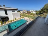 Girne Alsancak'ta Konforun ve Lüksün Bir Arada Olduğu Havuzlu Kiralık 4+1 Villa