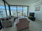 Girne Merkez'de Deniz ve Dağ Manzaralı Muhteşem Konum'da Kiralık Eşyalı 2+1 Daire