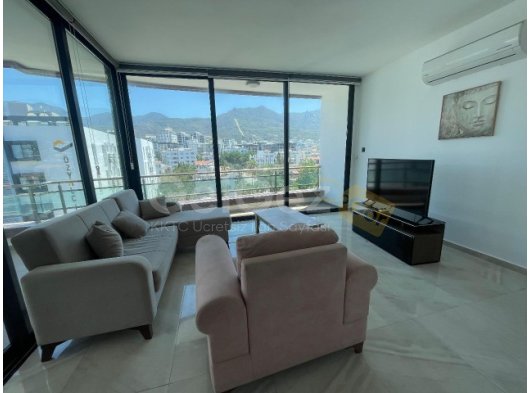 Girne Merkez'de Deniz ve Dağ Manzaralı Muhteşem Konum'da Kiralık Eşyalı 2+1 Daire