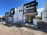 Girne Karşıyaka'da Dağ ve Deniz Manzaralı Muhteşem Satılık 3+1 Villa