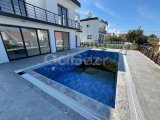 Girne Karşıyaka'da Deniz Tarafı Kalan Son Özel Havuzlu Satılık 3+1 Villa