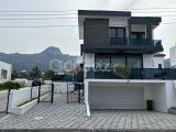 Girne Çatalköy'de İnanılmaz Deniz Manzaralı Kapalı Otoparklı Satılık 3+1 Villa