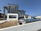 Kaçmaz Fırsat..! Girne Çatalköy'ün En Gözde Süper Lüks Denize Sıfır 4+1 Villası