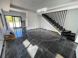 Girne Karşıyaka'da Dağ ve Deniz Manzaralı Muhteşem Satılık 3+1 Villa