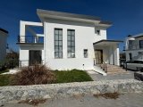 Girne Karşıyaka'da Deniz Tarafı Kalan Son Özel Havuzlu Satılık 3+1 Villa