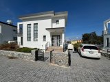 Girne Karşıyaka'da Deniz Tarafı Kalan Son Özel Havuzlu Satılık 3+1 Villa