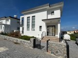 Girne Karşıyaka'da Deniz Tarafı Kalan Son Özel Havuzlu Satılık 3+1 Villa