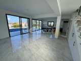 Girne Karşıyaka'da Deniz Tarafı Kalan Son Özel Havuzlu Satılık 3+1 Villa