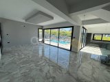 Girne Karşıyaka'da Deniz Manzaralı Özel Havuzlu Satılık 3+1 Villalar