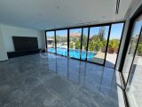 Girne Çatalköy'de Özel Havuzlu Deniz Tarafı Satılık Muhteşem 4+1 Villa