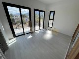 Girne Karşıyaka'da Dağ ve Deniz Manzaralı Muhteşem Satılık 3+1 Villa