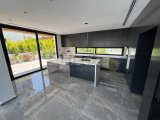 Girne Çatalköy'de Özel Havuzlu Deniz Tarafı Satılık Muhteşem 4+1 Villa