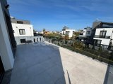 Girne Lapta'da Göz Kamaştırıcı Büyüklükte Satılık 4+1 Villa