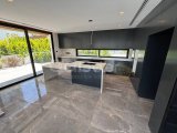 Girne Çatalköy'de Özel Havuzlu Deniz Tarafı Satılık Muhteşem 4+1 Villa