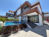 Girne Çatalköy'de Özel Havuzlu Deniz Tarafı Satılık Muhteşem 4+1 Villa