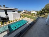 Girne Alsancak'ta Deniz Manzaralı Kaliteli Lüx Satılık 4+1 Villalar