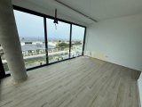 Girne Alsancak'ta Havuzlu Sitede Satılık Eşyalı 2+1 Daire