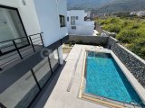 Girne Karşıyaka'da Deniz Manzaralı Özel Havuzlu Satılık 3+1 Villalar