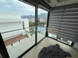 Girne Merkez'de Özel Havuzlu Deniz ve Dağ Manzaralı Satılık Muhteşem 3+1 Penthouse