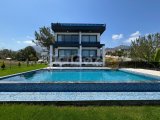 Girne Çatalköy'de Deniz Manzaralı Özel Havuzlu Geniş Bahçe Alanlı Satılık 4+1 Villa