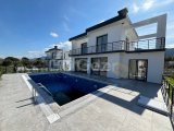 Girne Karşıyaka'da Deniz Tarafı Kalan Son Özel Havuzlu Satılık 3+1 Villa