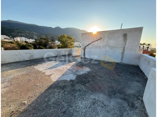 Girne Alsancak'ta Haziran 2025 Anahtar Teslimli Teraslı Büyüleyici Satılık 2+1 Penthouse