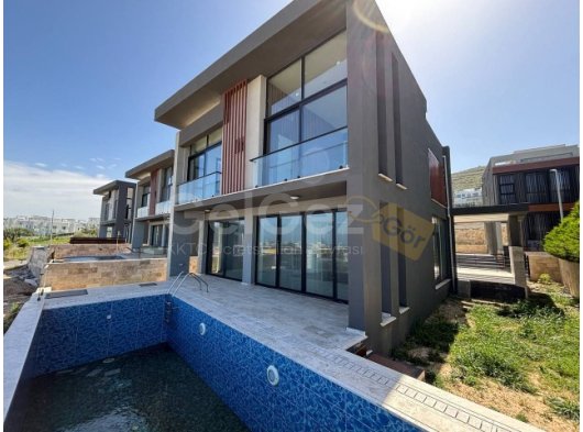 Alsancak'ta Panoramik Deniz Manzaralı Satılık Son Kalan 4+1 Villa