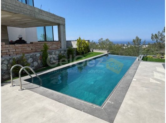Girne Bellapais'te Panoramik Deniz Manzaralı Harika Ötesi Satılık 4+1 Villalar