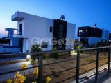 Girne Çatalköy'de Manzaralı Geniş Bahçeli Satılık Eşyalı 4+1 Villa