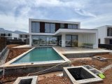 Girne Çatalköy'de Deniz Tarafı Özel Dizayn Harika İşcilikle İnşa Edilen Satılık 4+1 ve 5+1 Villalar