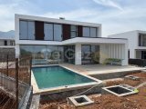 Girne Çatalköy'de Deniz Tarafı Özel Dizayn Harika İşcilikle İnşa Edilen Satılık 4+1 ve 5+1 Villalar