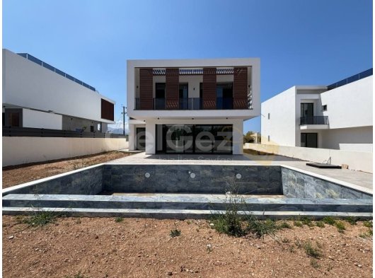 Türk Koçanlı..! Girne Çatalköy'de Denize 500 Metre Muhteşem Kalitede Satılık 4+1 Villalar