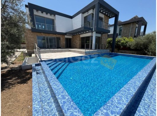 Girne Çatalköy'de Nadir Güzellikte Bulunacak Özel Havuzlu Satılık Son Kalan 3+1 Villa