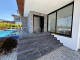 Girne Çatalköy'de Özel Havuzlu Deniz Tarafı Satılık Muhteşem 4+1 Villa