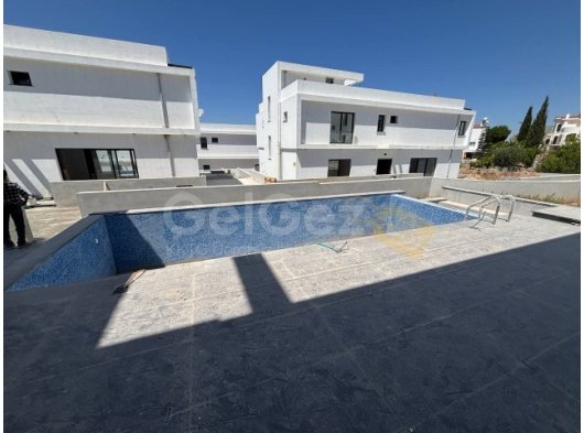 Girne Çatalköy'de Deniz Manzaralı Özel Havuzlu Satılık 4+1 Villa