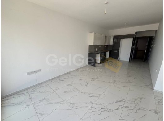 Girne Merkez'de Deniz Manzaralı Asansörlü Otoparklı Bina'da Satılık 3+1 Daireler