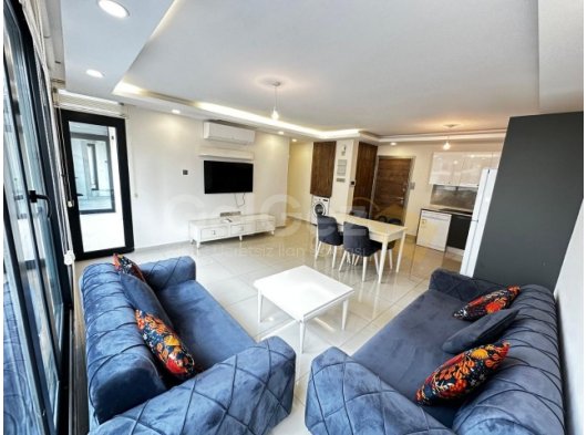 Girne Merkez'de Kapalı Otoparkı ve Gym Bulunan Sitede Eşyalı Satılık 2+1