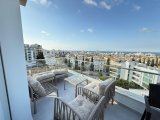GİRNE MERKEZDE DAĞ VE DENİZ MANZARALI GENİŞ TERASLI SIFIR PENTHOUSE