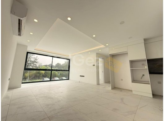 GİRNE MUHTEŞEM KONUMDA DENİZE 1 DK MESAFEDE 2+1 SIFIR DAİRE